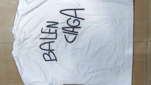 White Balenciaga t-shirt