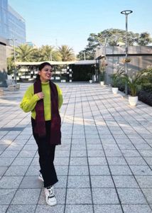 woman solid pullover