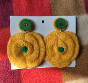 Handmade woollen earing