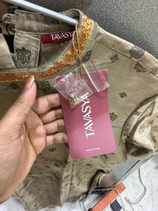 Tavasya Top New
