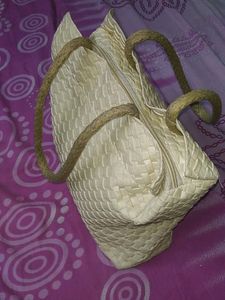 Pretty White Hand Bag