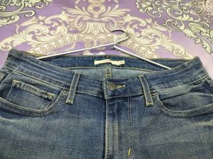 Levi&#39;s 711 Skinny Jeans