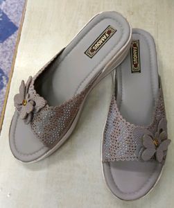 Famous Heel Slipper, Size 39