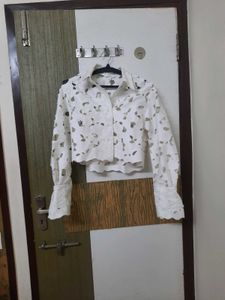 WHITE SHIRT