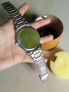 New Quartz Black Dial Wristwatch