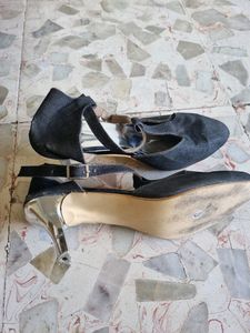 PRICE DROP!! Perfect Cocktail Black Heels