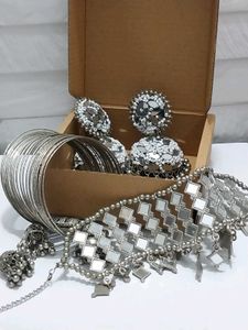 Desi Girl Hamper