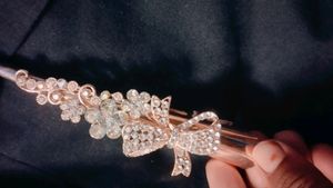 Flucker Hair Clip.. Full white 🤍 Stones...