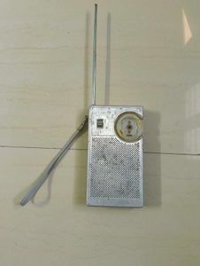 Vintage Pocket Radio - Not Working