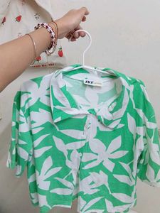 Green & White Leaf Print Top