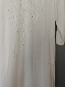 Elegant White Chikankari Kurta with Subtle Mukesh