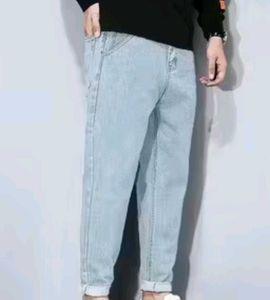 Light Wash Relaxed Fit Jeans