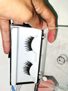 Blusher,EyelashesWith glue ,White Nail Paint
