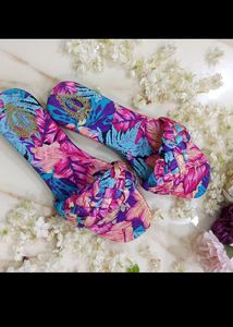 Multicolour Textured Flats