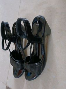 PRICE DECREASE New Womens Black Heel