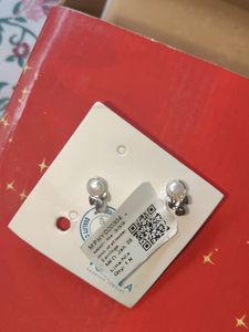 oylla Pearl Stud Earrings for Women (Silver)