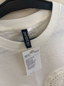 MOTIF H&amp;M DETAILED T-SHIRT
