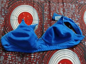 Non-Padded Non-Wired Bra with Detachable Strap