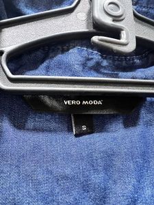 Vero Moda.