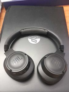 on saleee!! jbl headphones