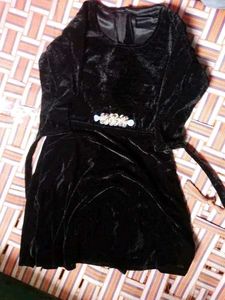 Black Velvet Girl&#39;s Dress