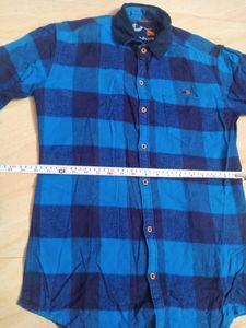 Boys Shirt Size M, Looks Like New