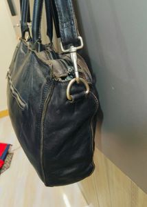 Cowboysbag – Classic Black at an Unbeatable Price!