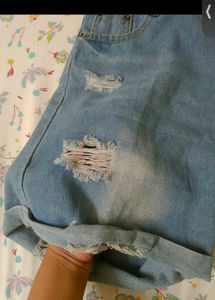 Ripped Denim Shorts urbanic/ savana/ zara