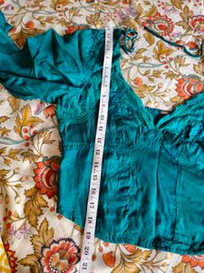 Cropped Ballon Sleeves Top