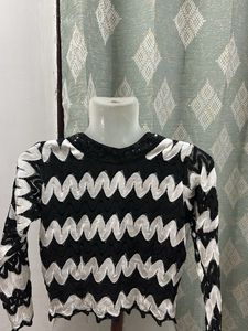 Stylish Black &amp; White Top