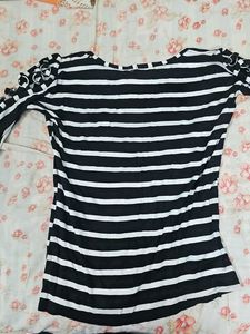 Striped arm Sleeve Top,with ring design