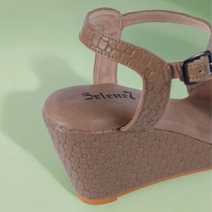 Wedges With Multi-stylin Straps