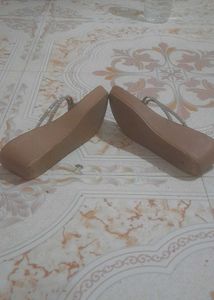 WEDGE HEELS SANDAL