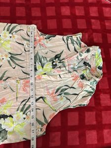 H&amp;M Floral Print Sleeveless Blouse