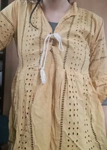 Yellow Cutout Detail Top🌛