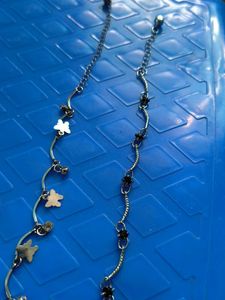 Two anklets and a pair of earings