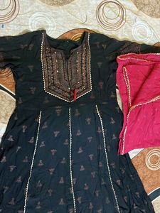 🖤🩷Beautiful Black Anarkali And Dupatta🩷🖤
