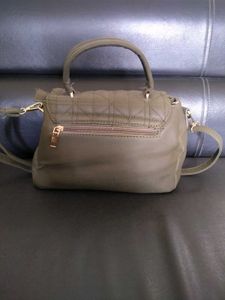 sling bag/ shoulder bag.