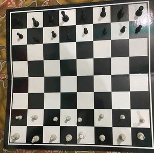 CHESS CARDBOARD WITH COMPLETE SET