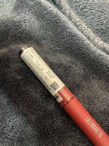 Maybelline Lipstick.🧞‍♀️