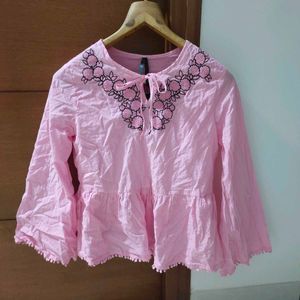 Pink Floral Embroidered Top🌸