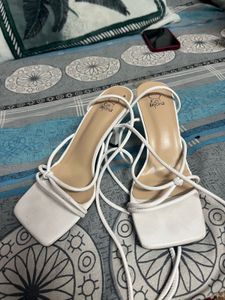 White Strappy heels 👠