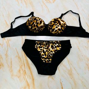 Tiger print lingerie set