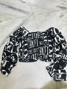 Black &amp; White Graphic Print Long Sleeve Crop Top