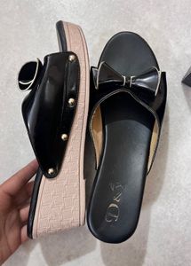 Chic Black Bow Detail Flats