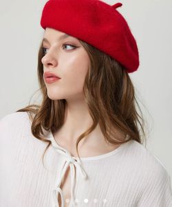 Red Beret Hat ( Worn Once ) ❤️