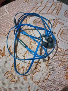 Boat Bassheads 225 Earphone with Earphone bag and accessories