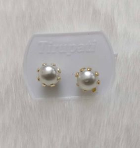 STUDS EARRINGS