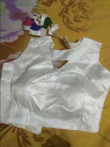 🆕️ Unused Off-White Fancy Blouse with Colourful T