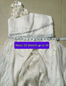 Chic White One-Shoulder Dress